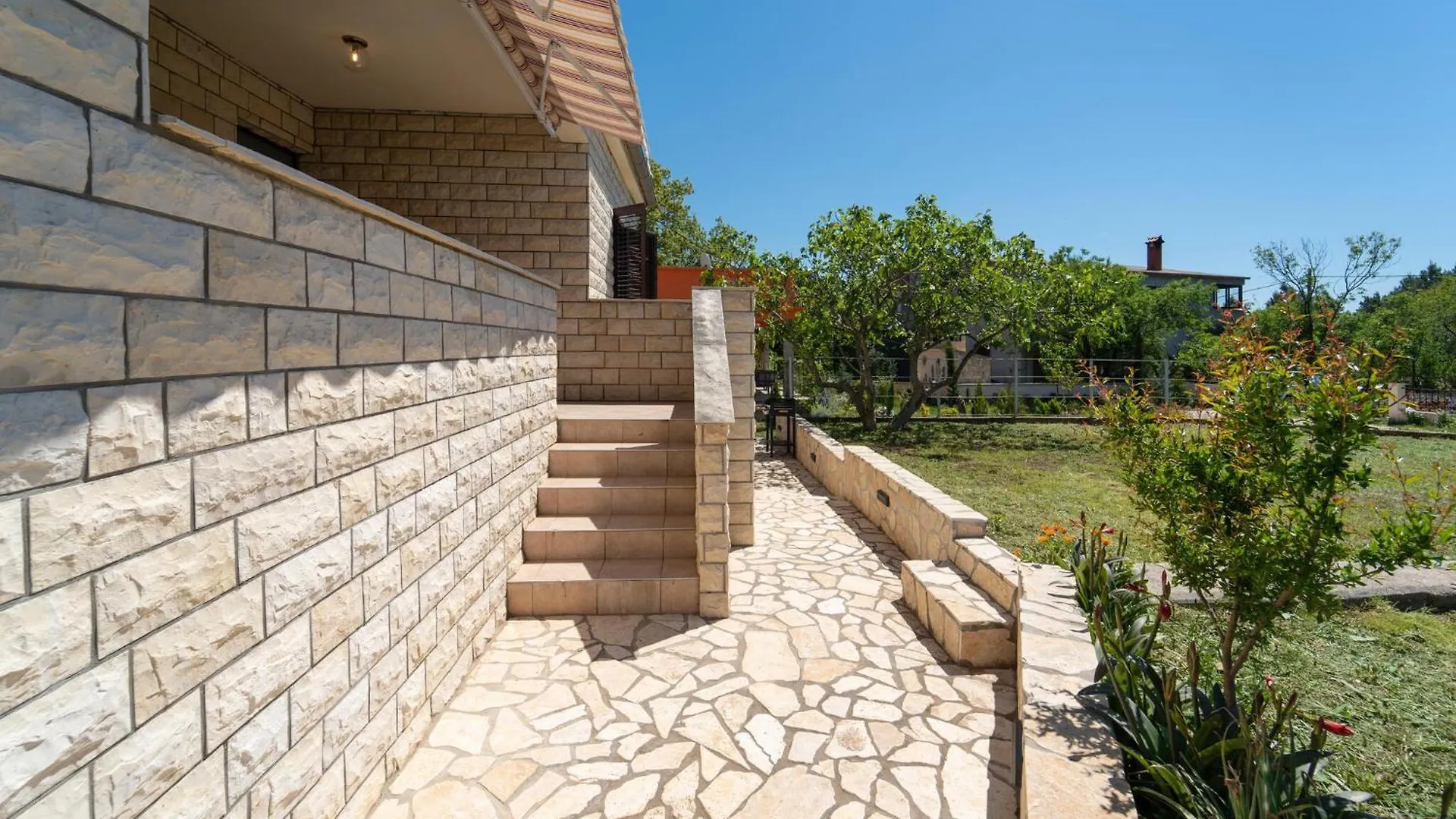2 Bedroom Gorgeous Home In Seline 0*,